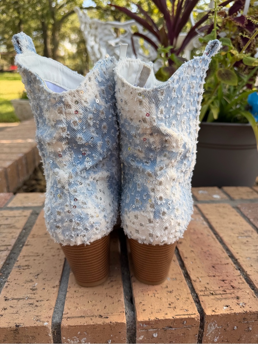 NWOT Distressed Denim Size 9 Western Cowgirl Boots Pointed Toe Sparkly Sequins - Picture 3 of 11